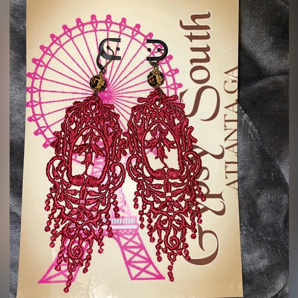 Stunning Maroon Gypsy NWT- Gypsy South Handmade Crocheted Earrings - Picture 1 of 4